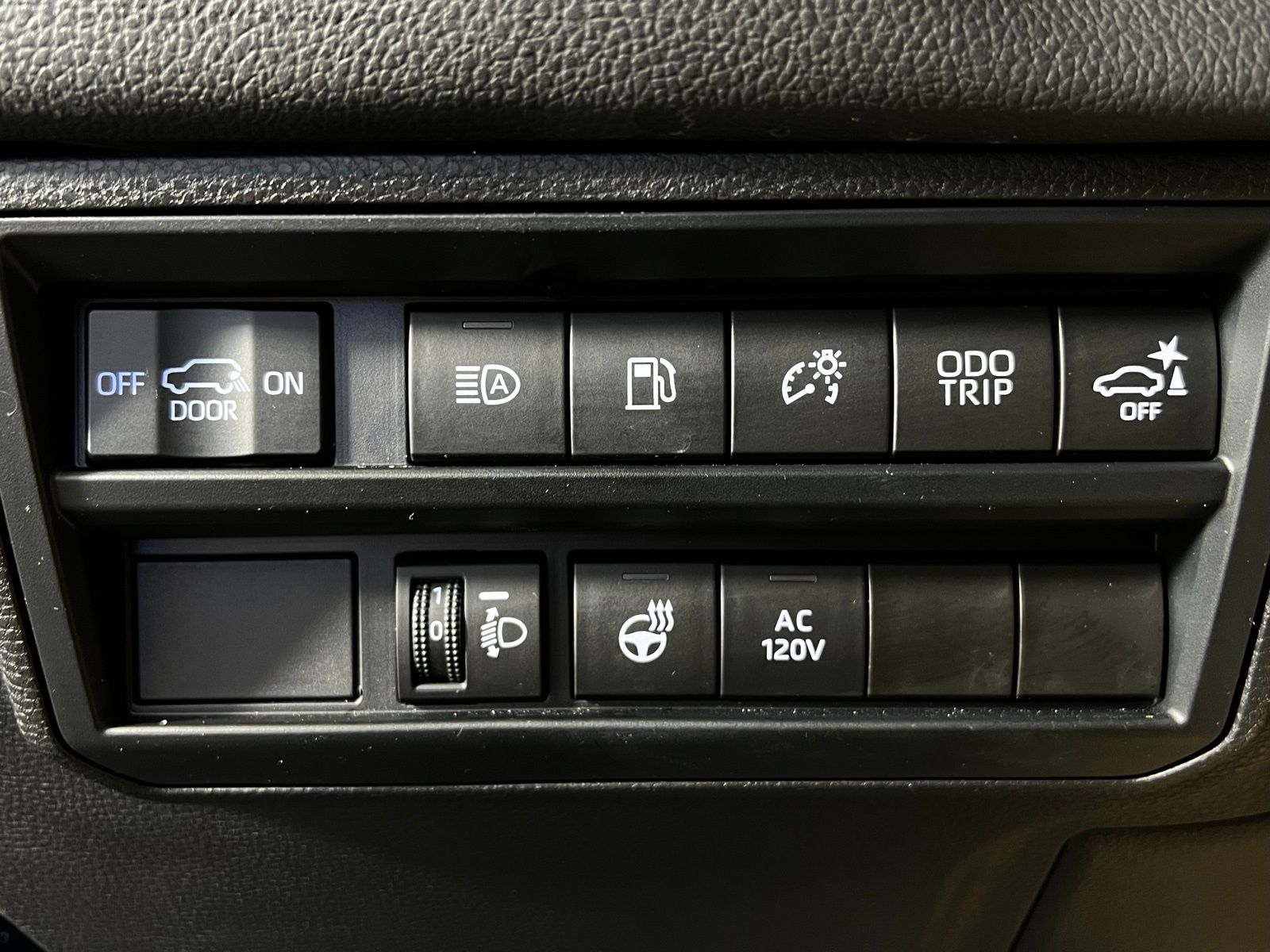 Thumbnail: 2023 Toyota Sequoia - 25