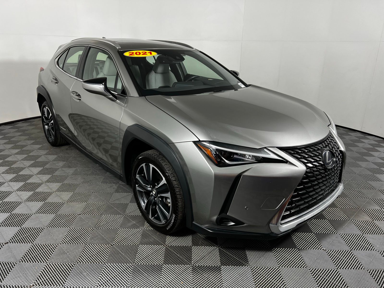 Thumbnail: 2021 Lexus UX - 3