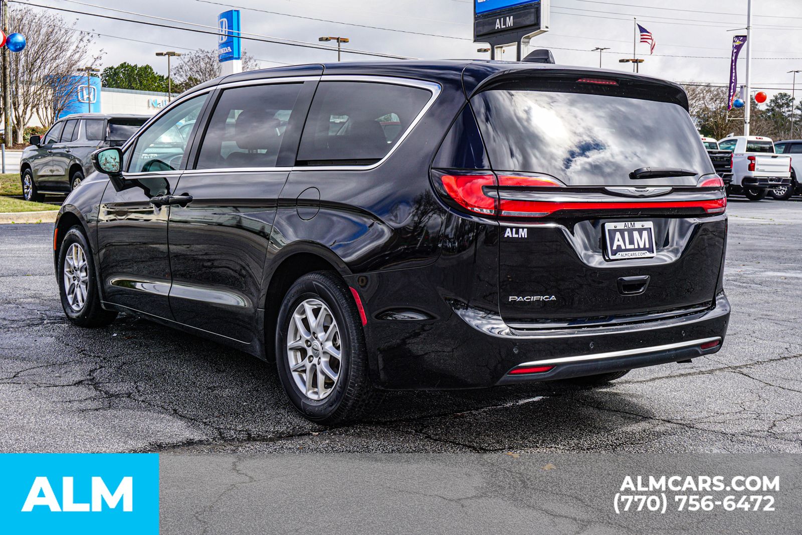 Used 2024 Black Chrysler Touring L image 7