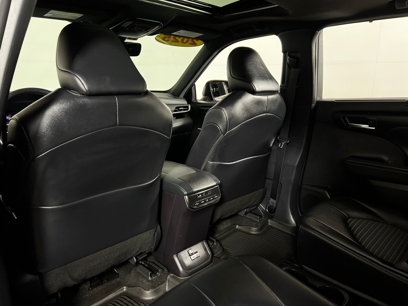 Thumbnail: 2025 Toyota Highlander - 22