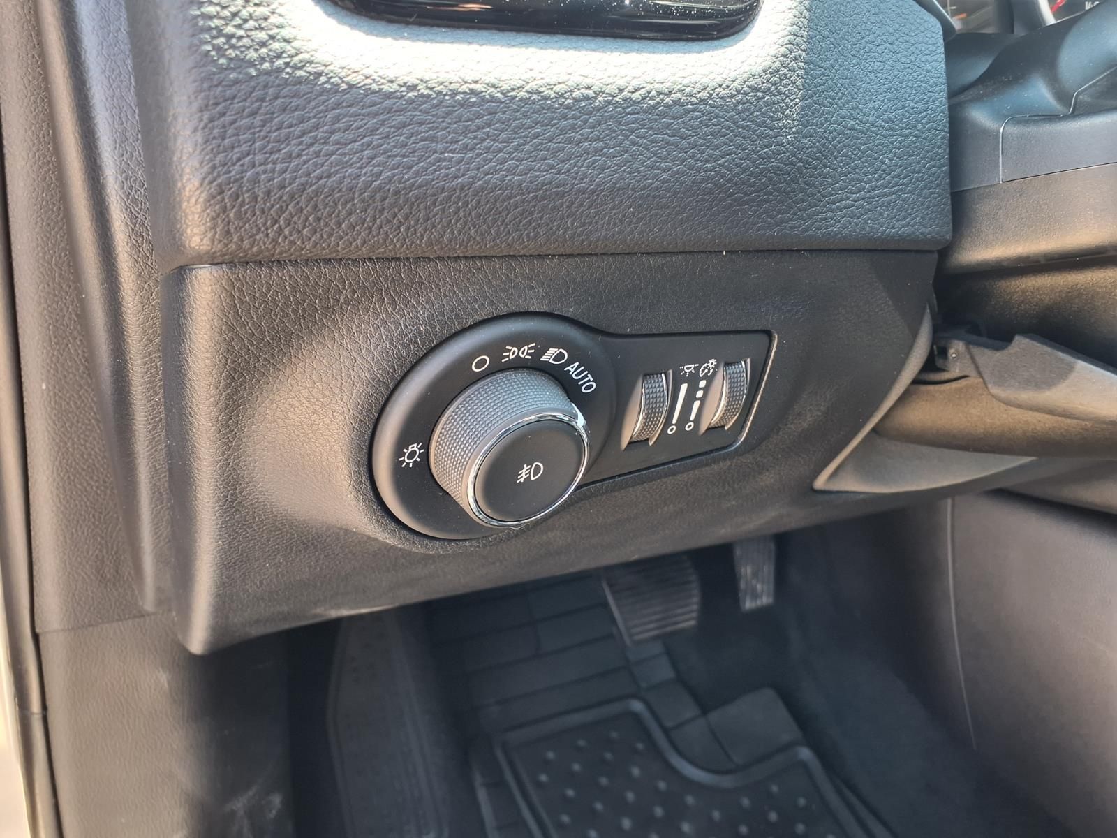 2019 Jeep Compass Limited Silver at Bravo Nissan