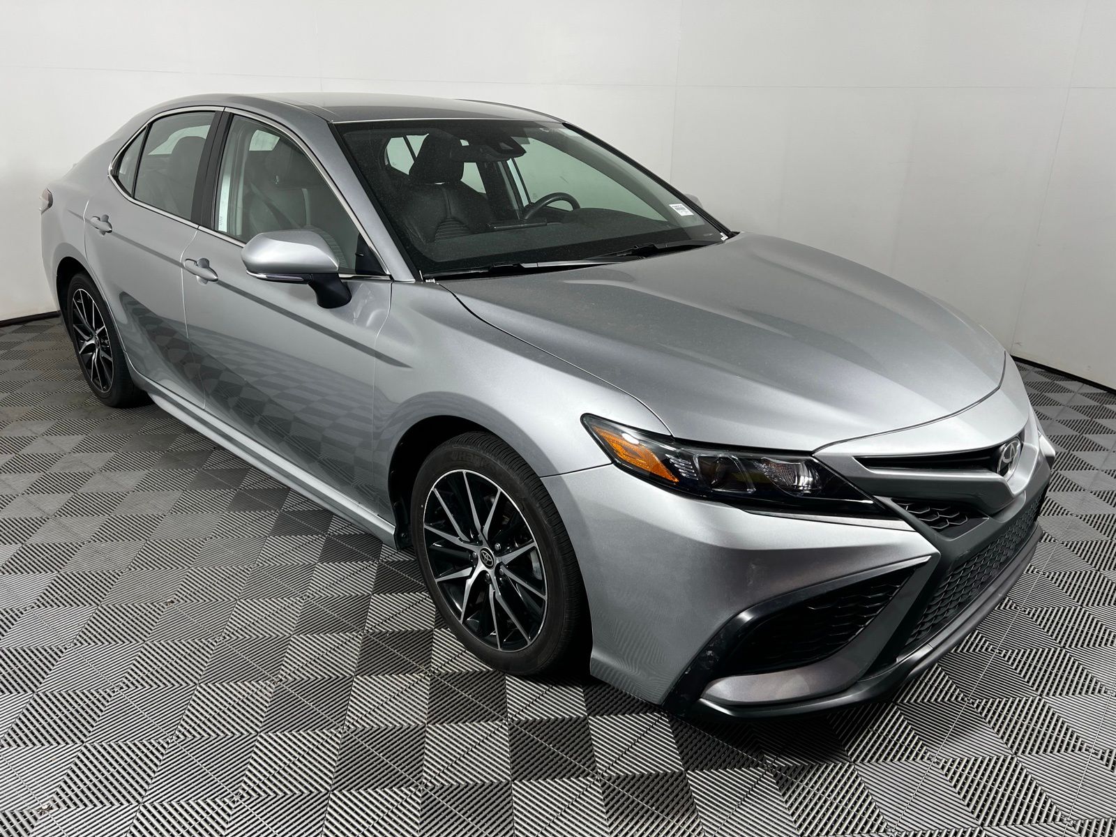 2023 Toyota Camry SE 3