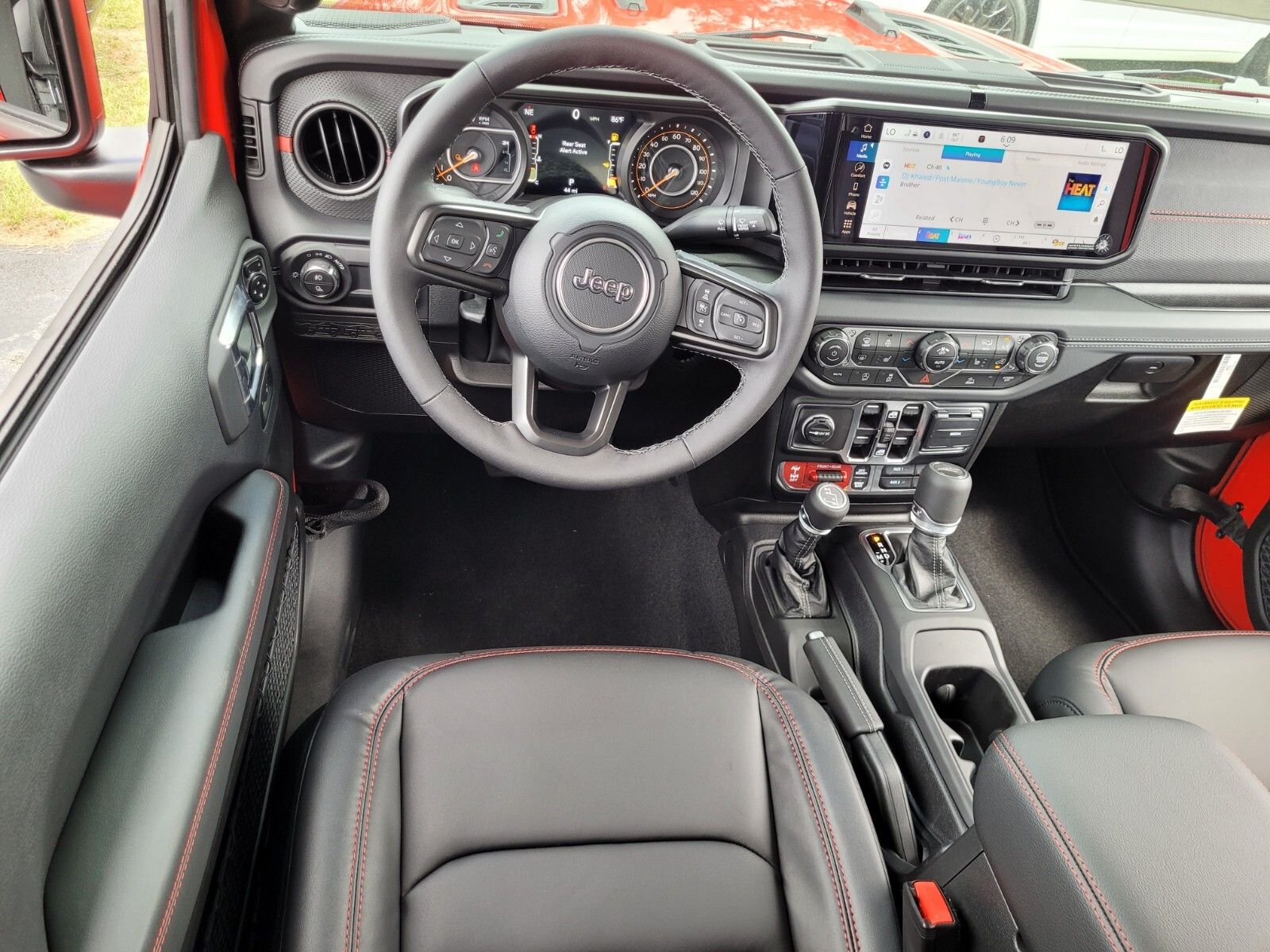 2025 Jeep Gladiator Rubicon photo 3