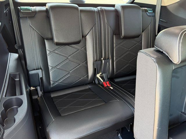 Used 2025 Gray Volkswagen 2.0T SE w/Technology image 14