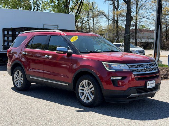 Ruby Red Metallic Tinted Clearcoat 2018 Ford Explorer XLT AWD SUV / Crossover All-Wheel Drive 6-Speed Automatic
