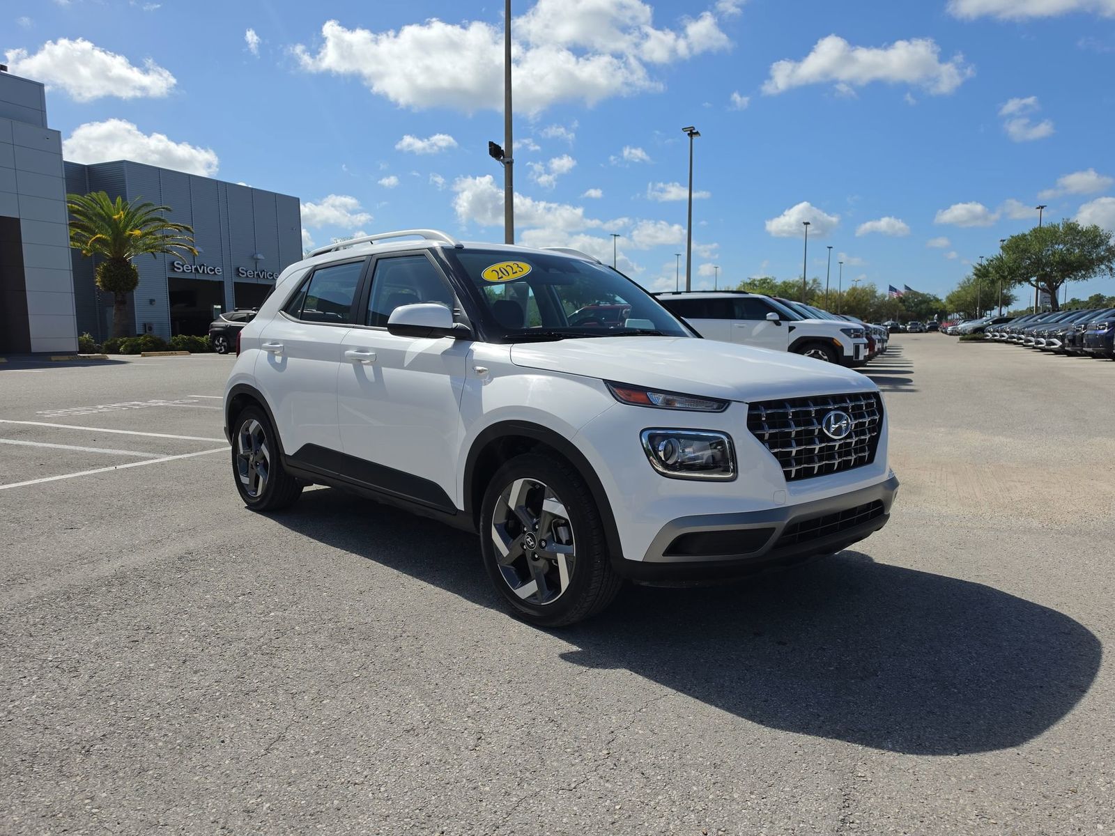 Lunar White 2023 Hyundai Venue SEL FWD SUV / Crossover Front-Wheel Drive Continuously Variable Transmission