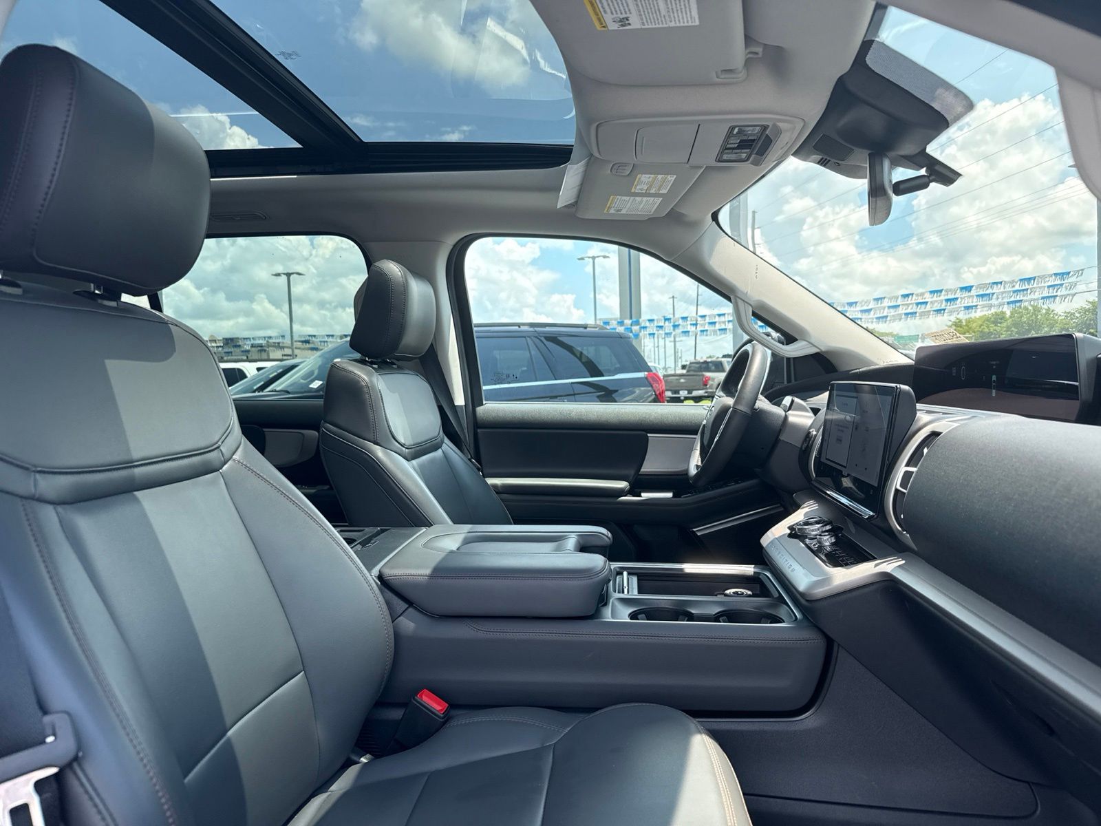 2025 Ford Expedition image 16