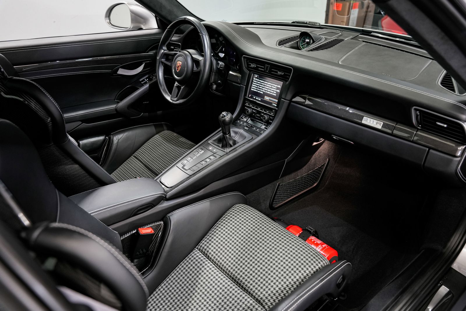2016 Porsche 911 R — photo 31