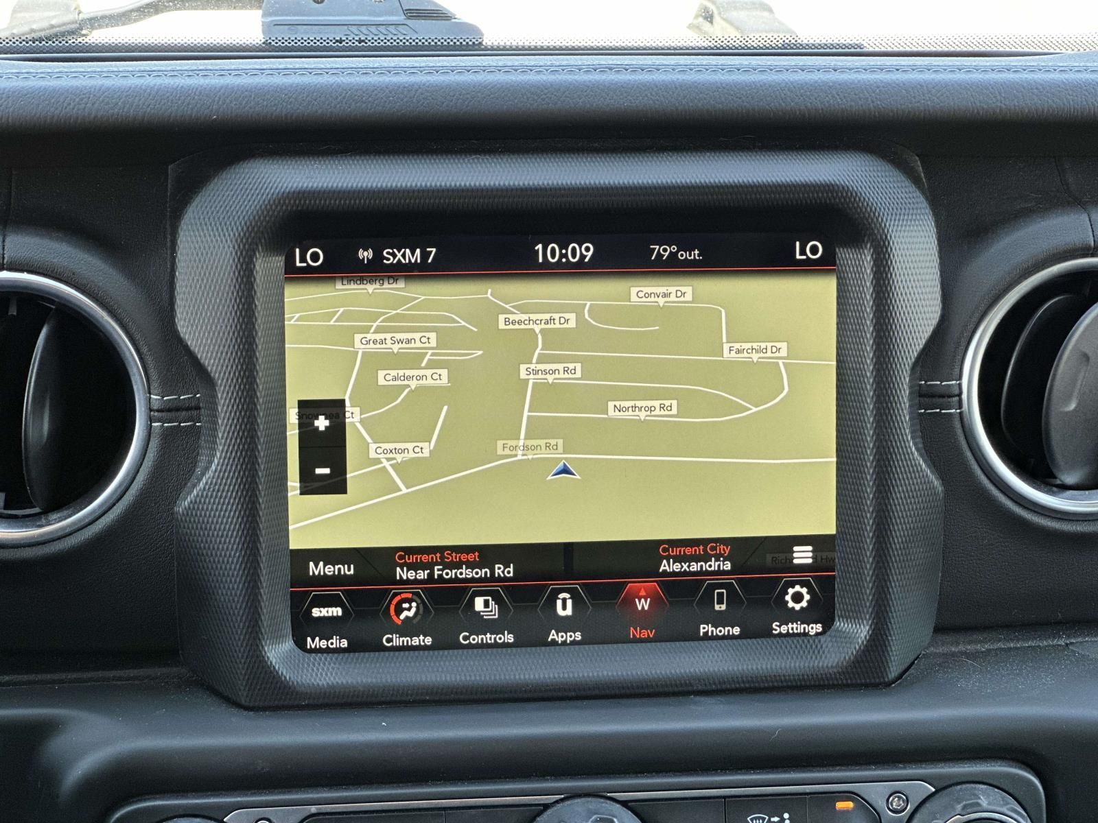 Used 2022 White Jeep Unlimited Sahara image 5