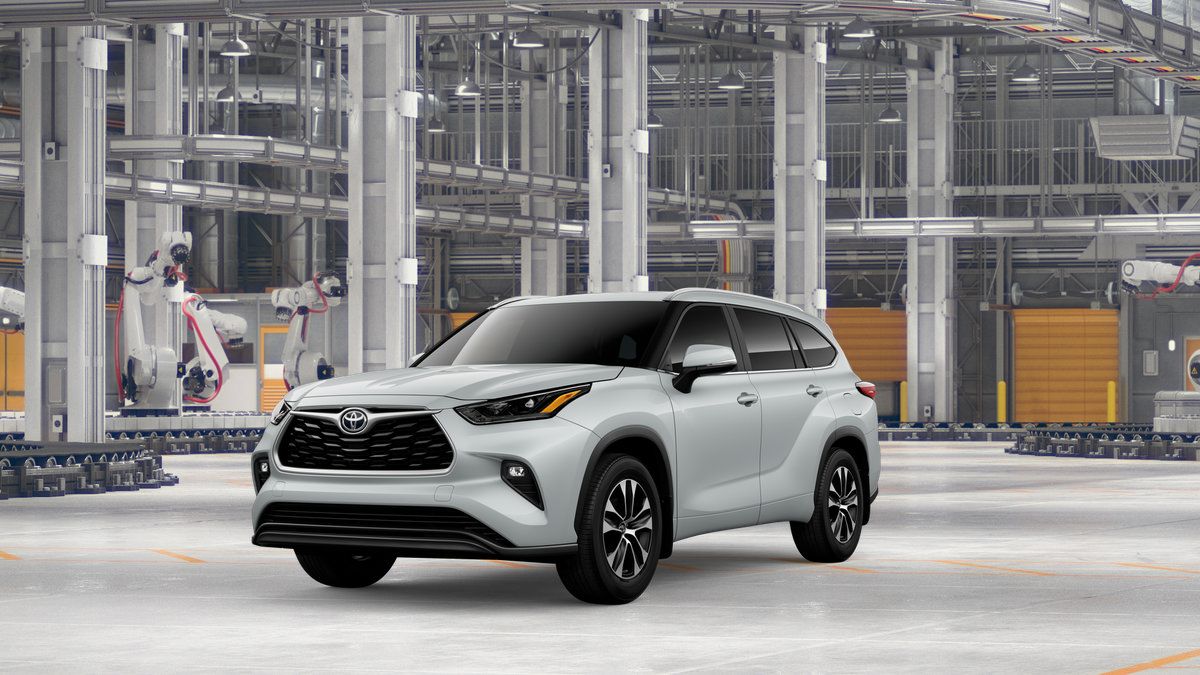 White (Wind Chill Pearl) 2026 Toyota Highlander SUV / Crossover All-Wheel Drive 8-Speed Automatic