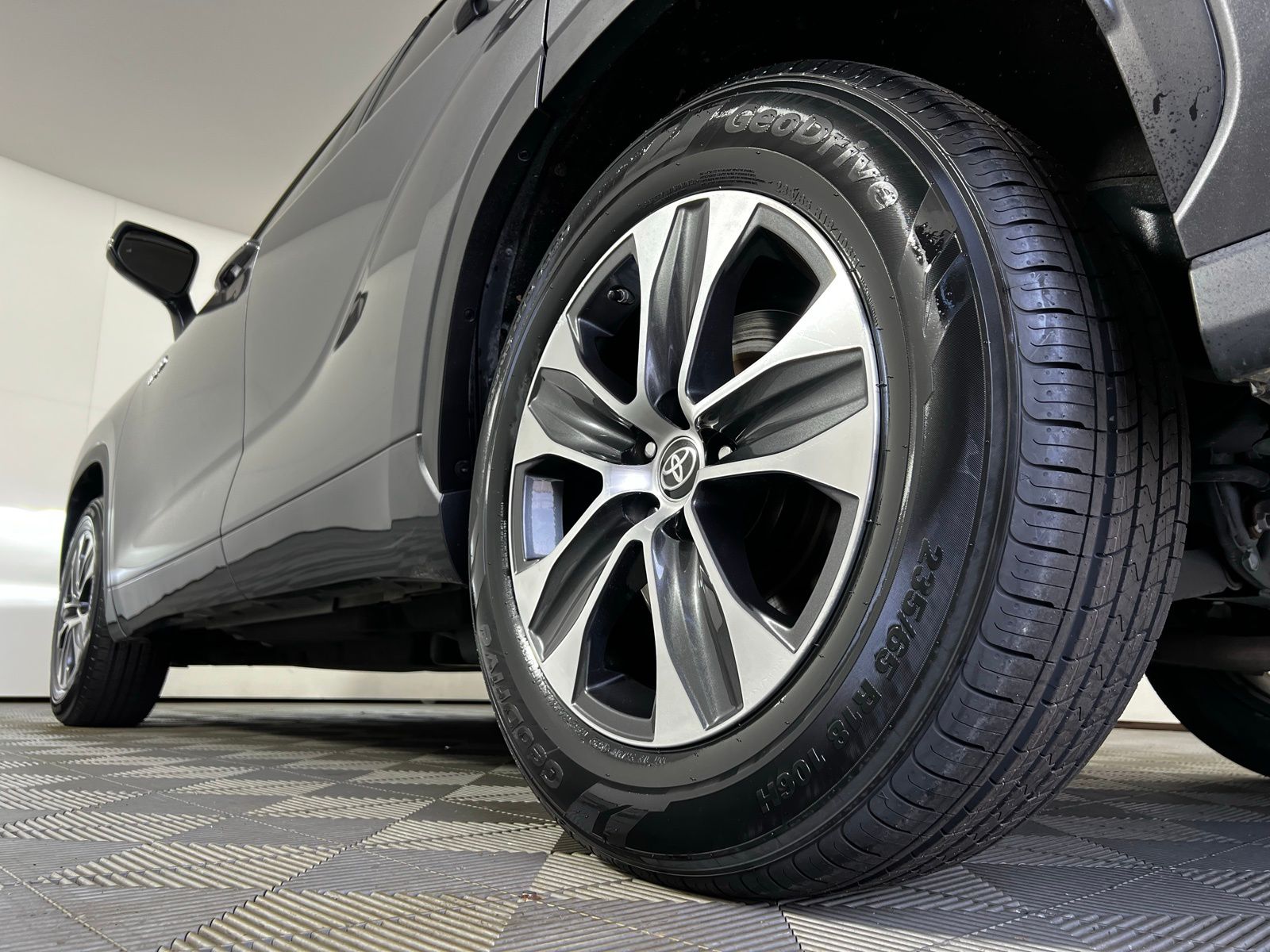 Thumbnail: 2021 Toyota Highlander - 28