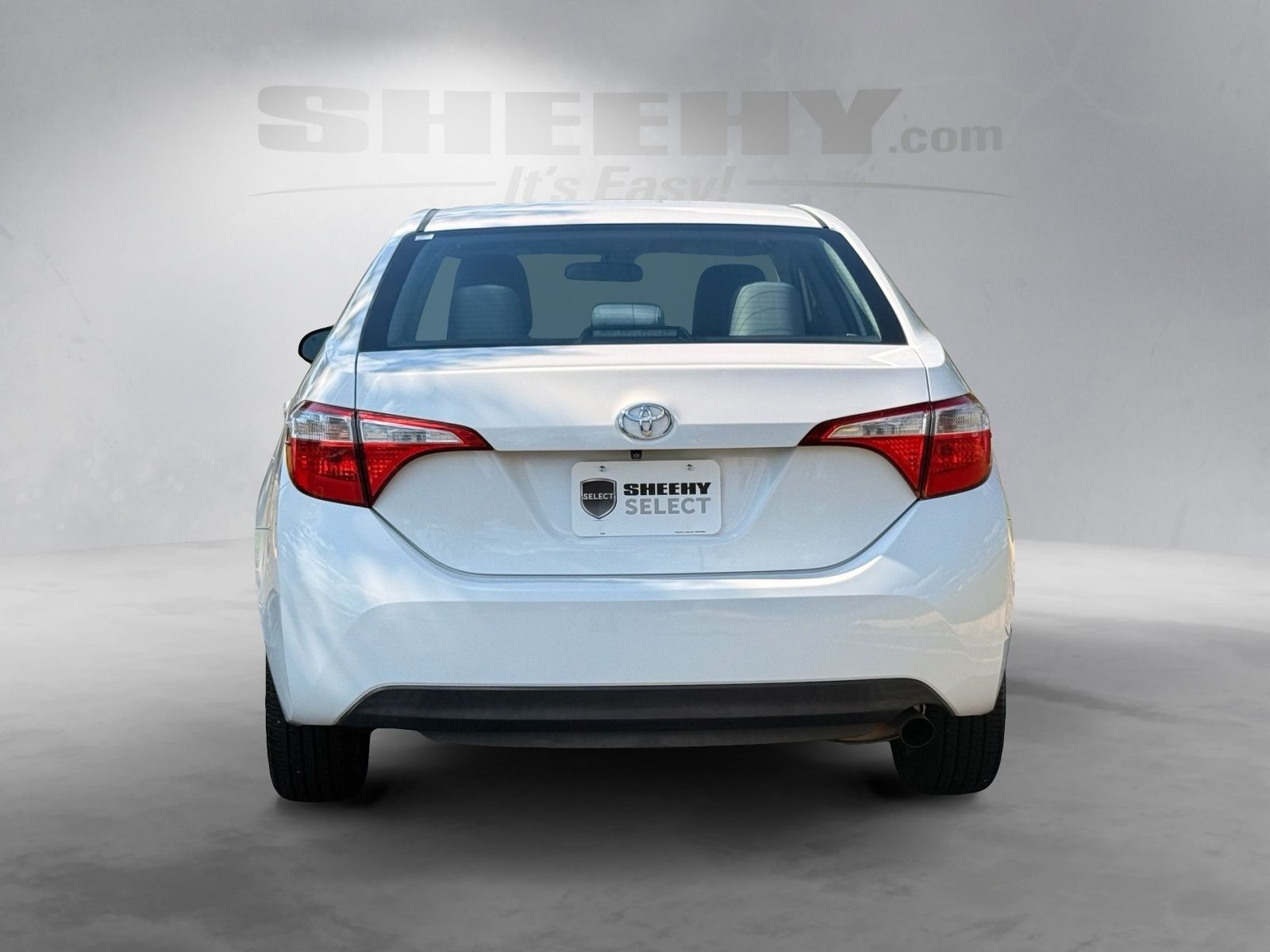 Used 2016 White Toyota LE image 13