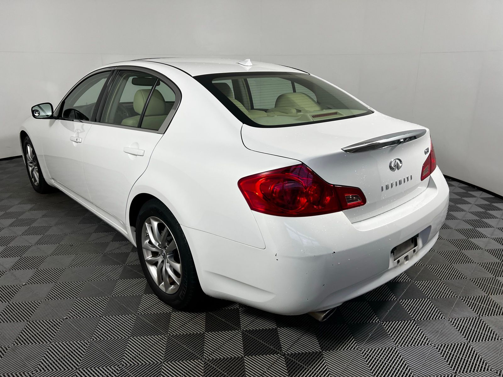 Thumbnail: 2009 INFINITI G37 - 7