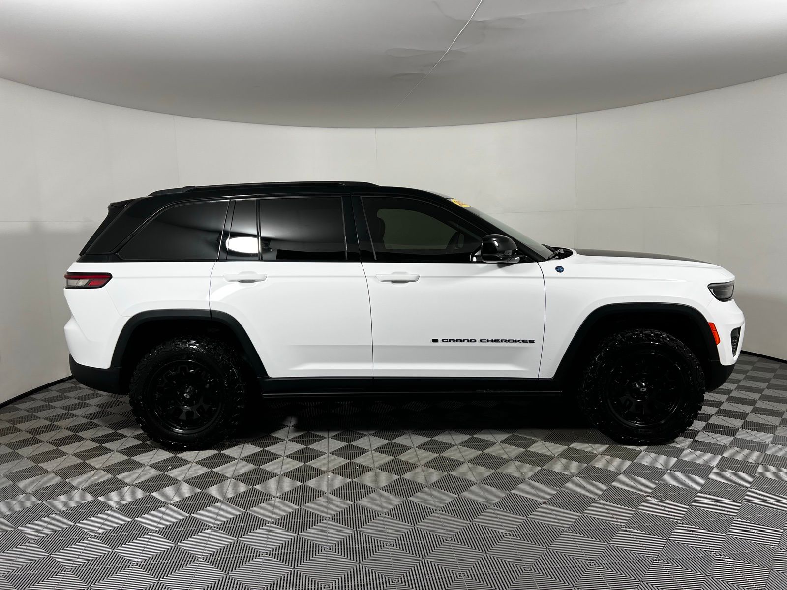 Thumbnail: 2024 Jeep Grand Cherokee - 4