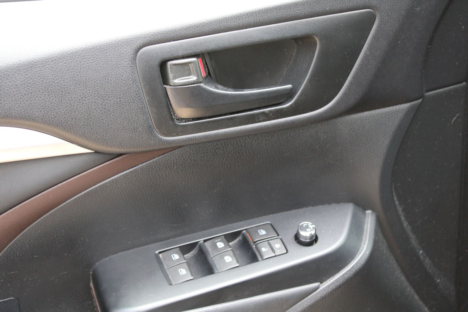 Used 2015 Black Toyota LE Plus V6 image 10