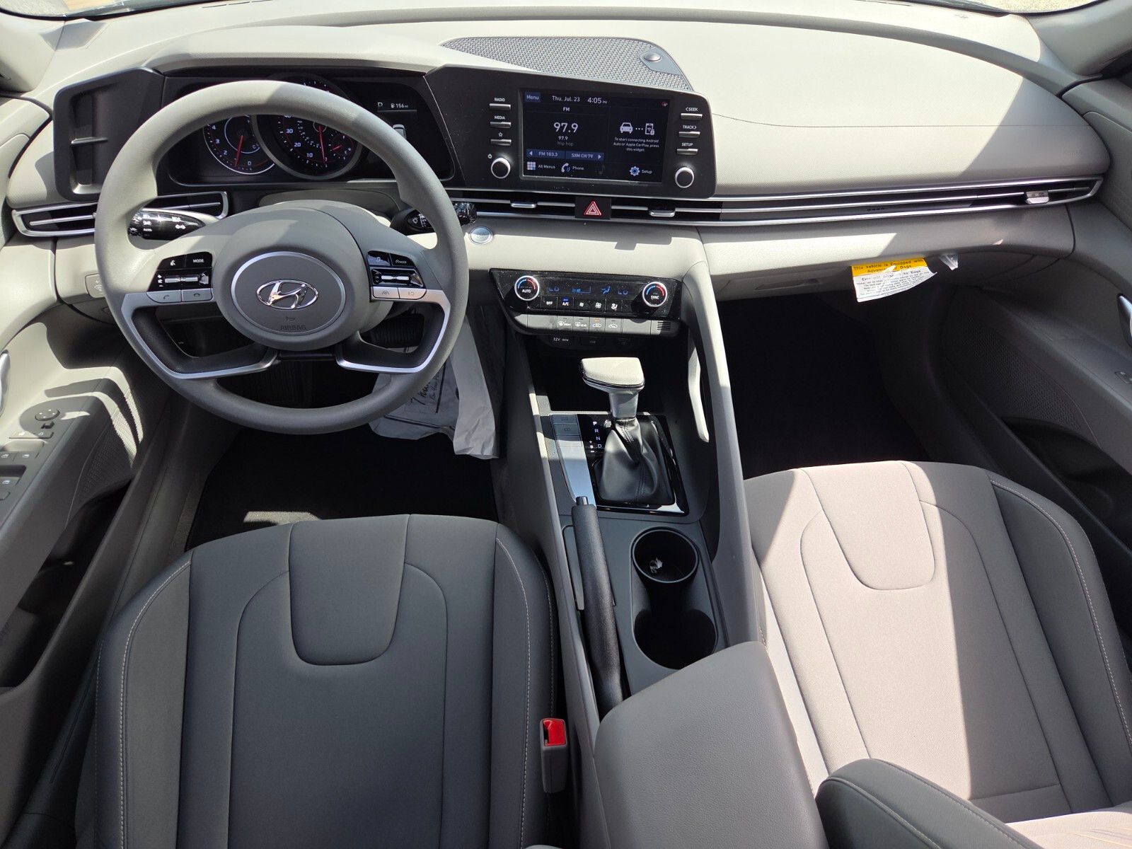 Used 2023 Black Hyundai SEL image 10