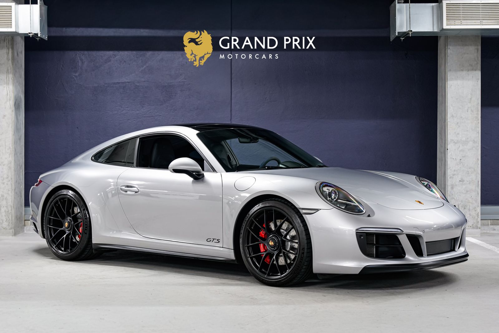 GT Silver Metallic 2018 Porsche 911 Coupe Rear-Wheel Drive 7-Speed Manual