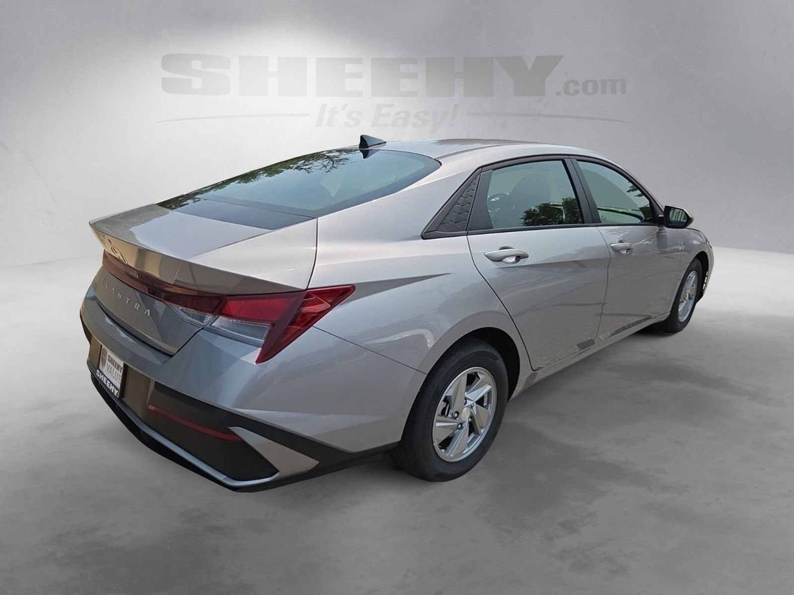 Used 2025  Hyundai SE image 9