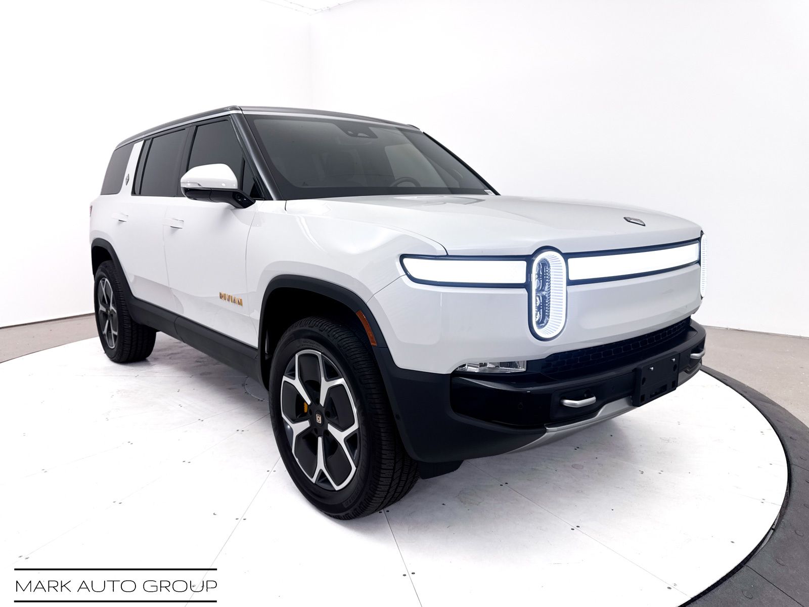 2024 Rivian R1S Adventure
