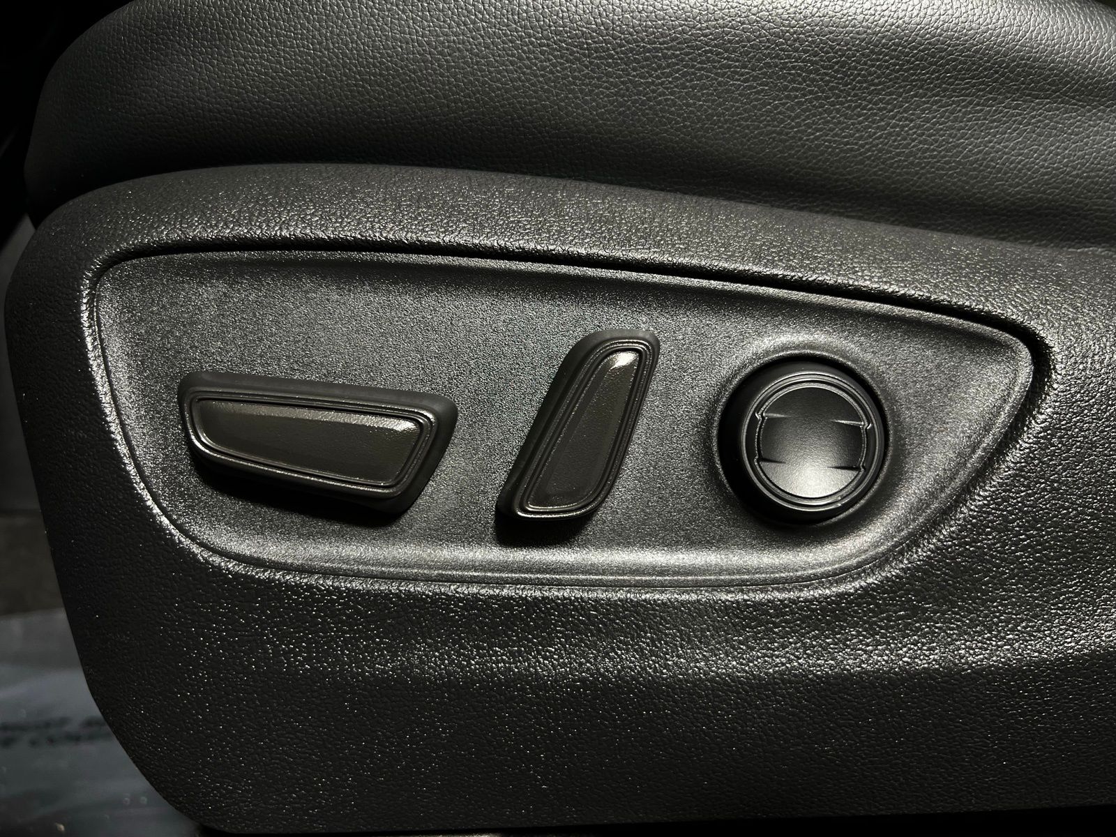 Thumbnail: 2023 Toyota Highlander - 14