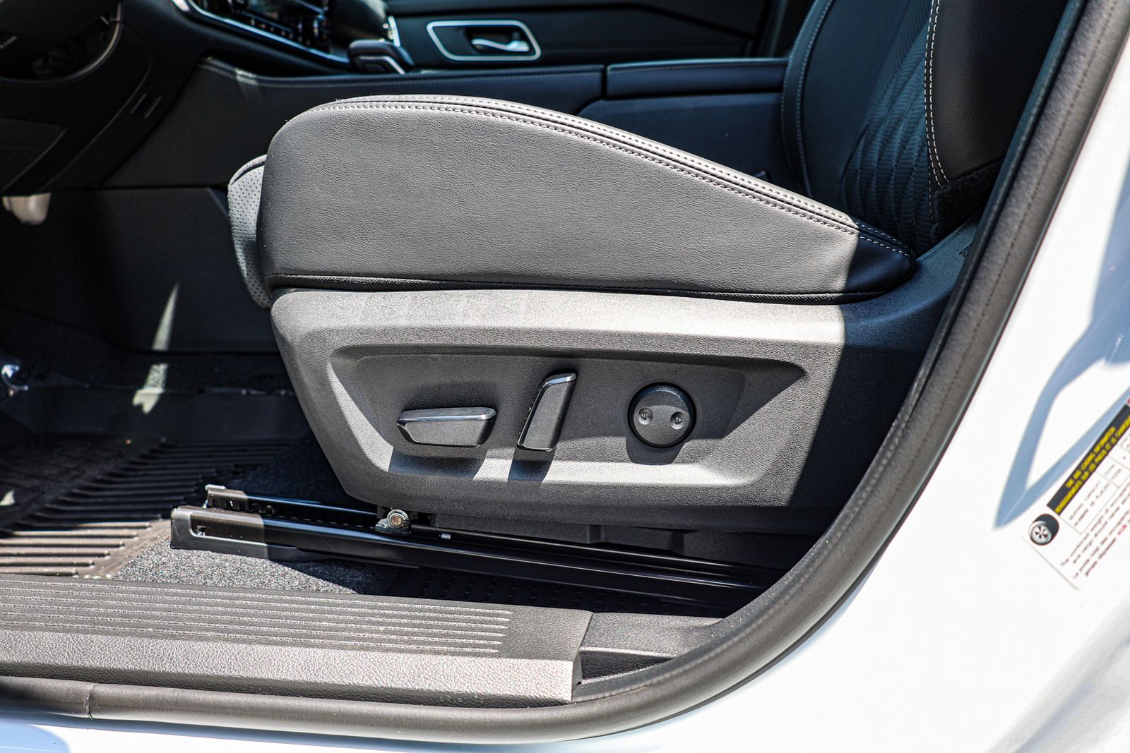 2025 Nissan Rogue Platinum photo 12