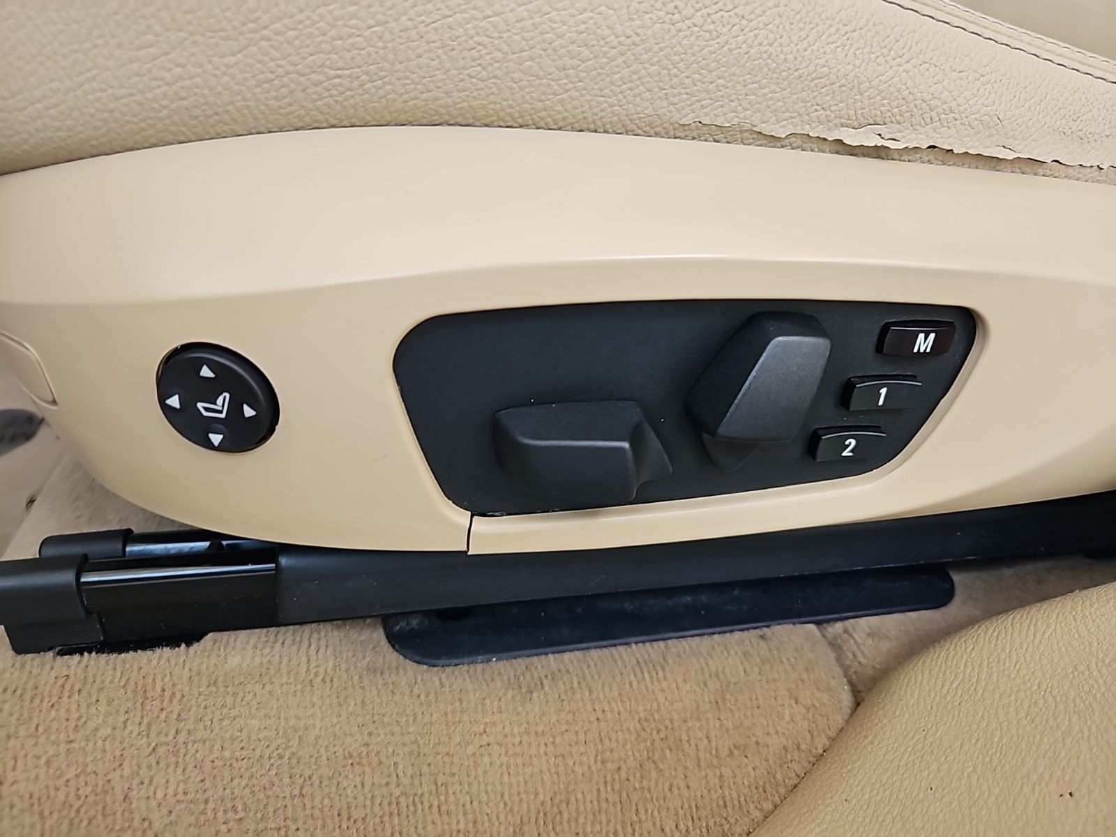 Used 2011 Silver BMW xDrive28i image 28