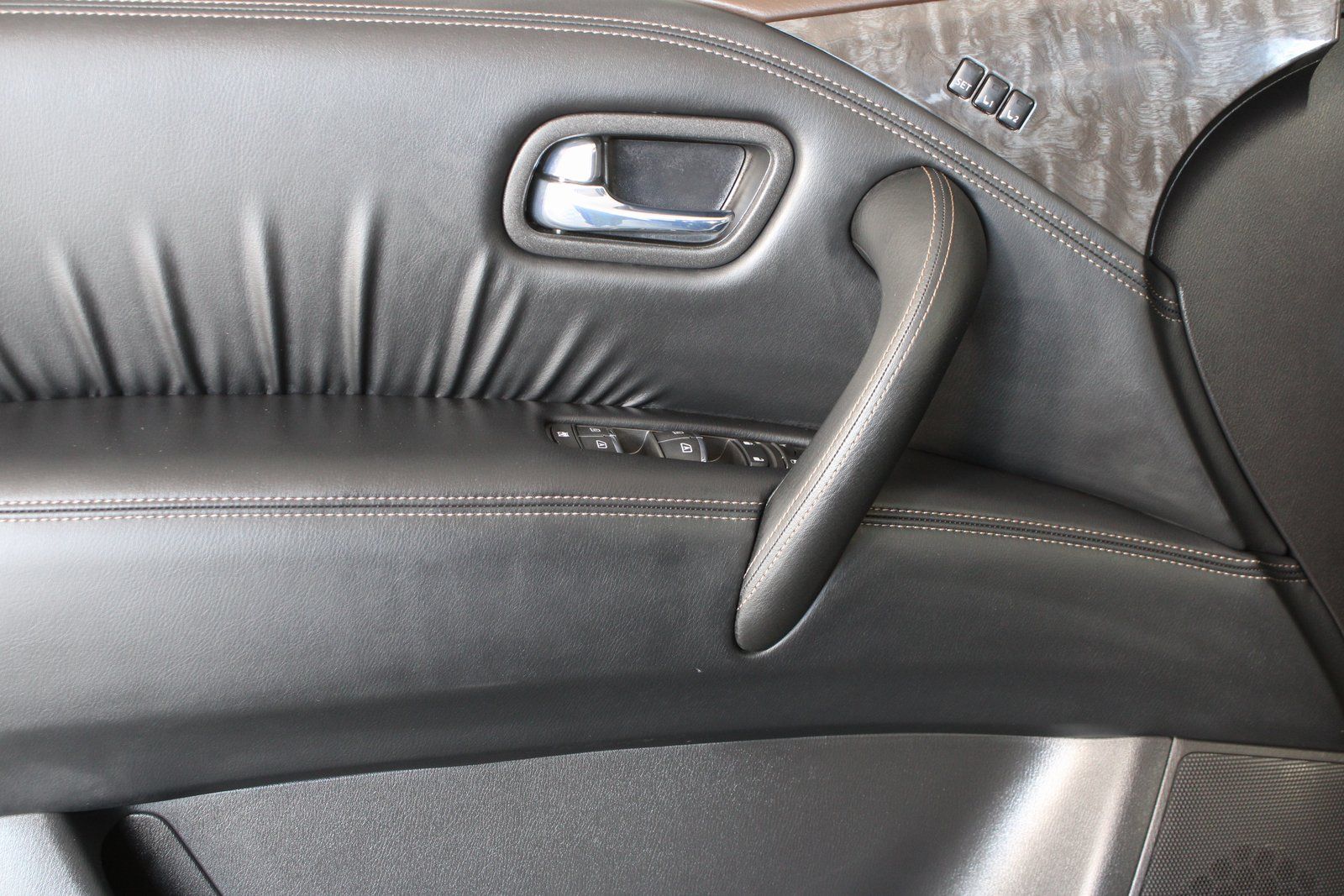 Used 2024 Black Nissan Platinum image 8