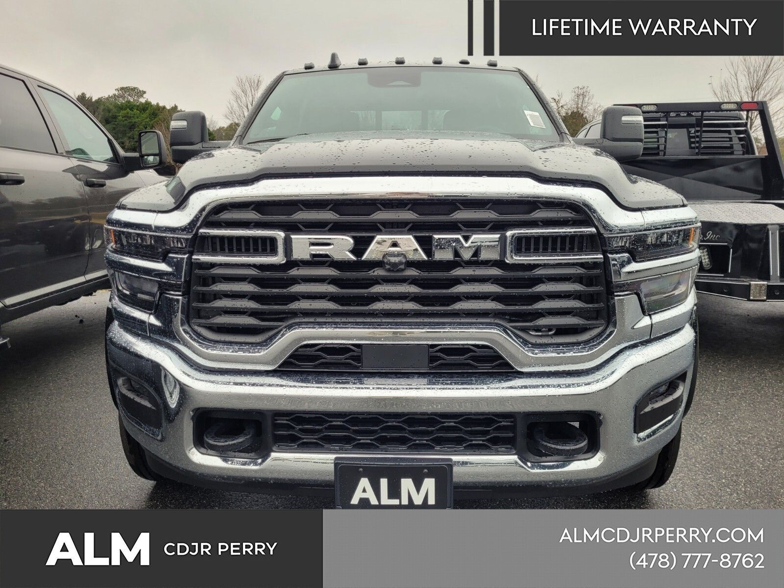 New 2026 Diamond Black Crystal Pearl-Coat Exterior Paint RAM Tradesman image 13