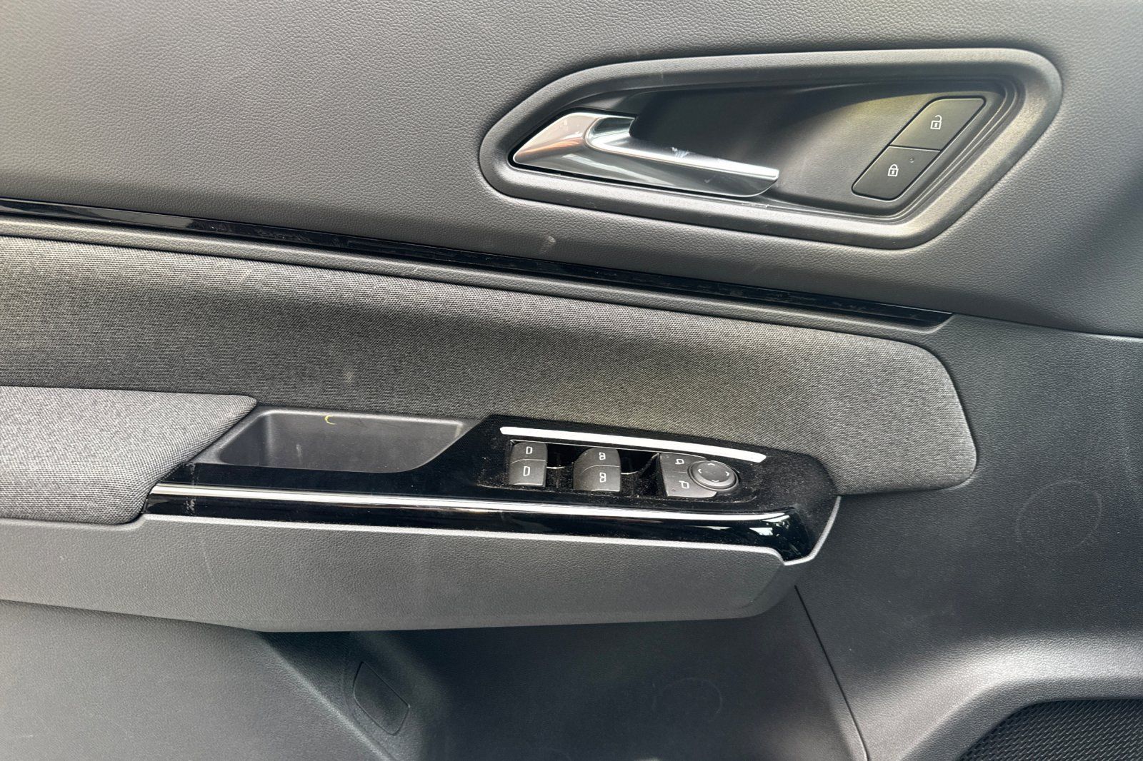 New 2026 Mercury Silver Metallic Honda EX image 10