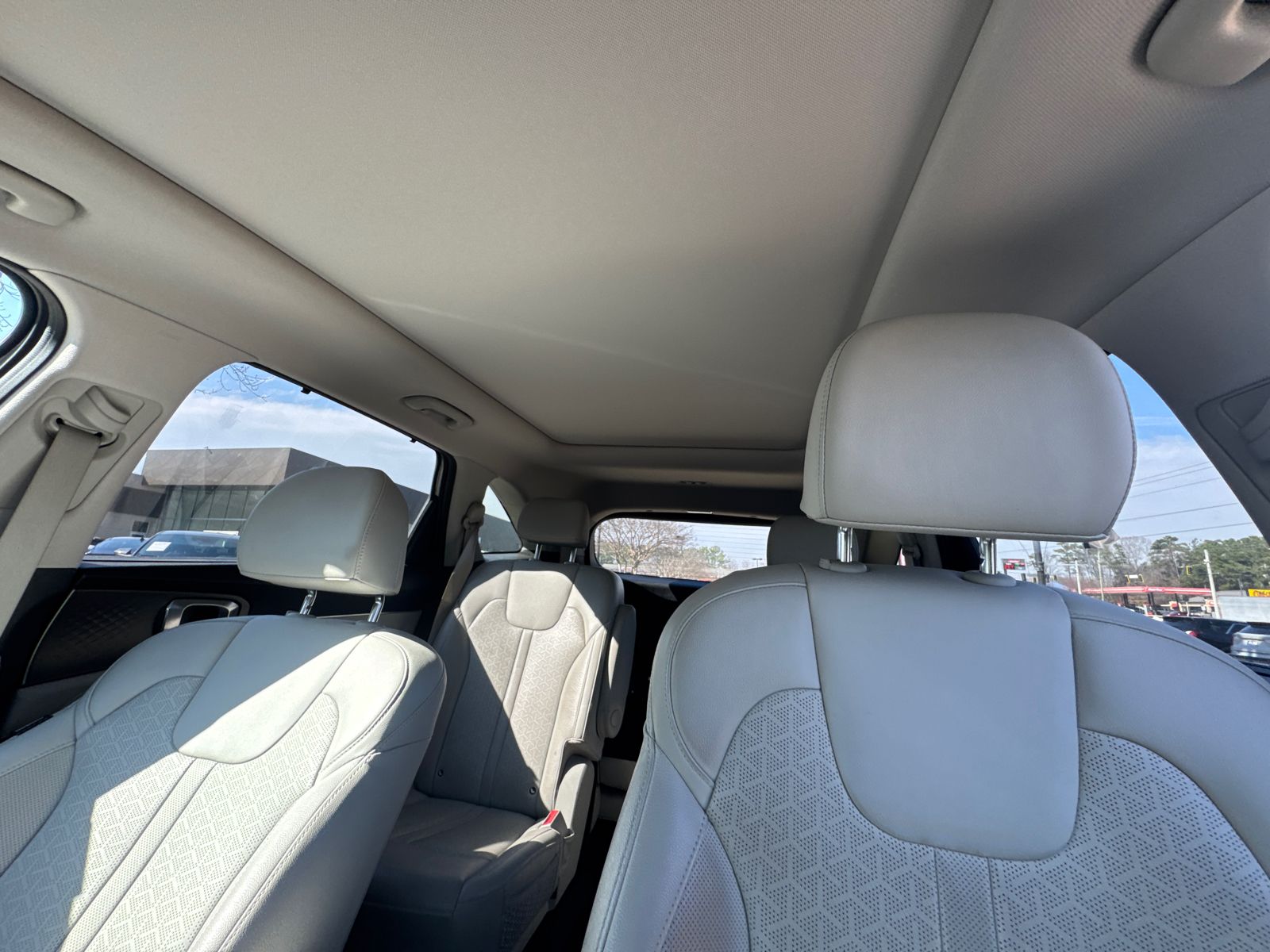 Used 2023 Silky Silver Kia SX Prestige image 32