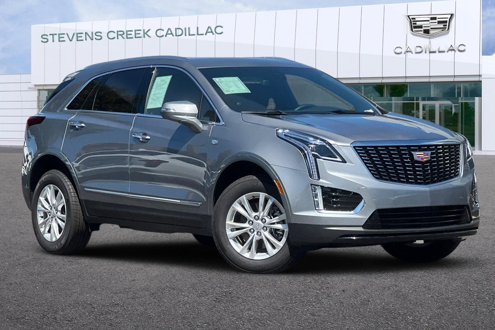 Argent Silver Metallic 2025 Cadillac XT5 SUV / Crossover Front-Wheel Drive 9-Speed Automatic