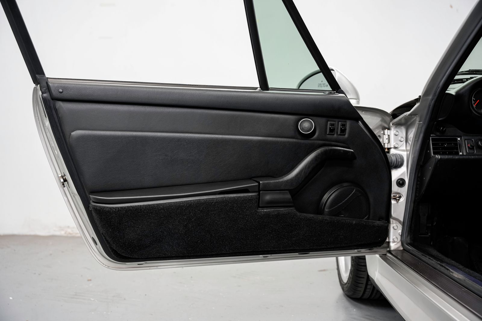 1998 Porsche 911 Carrera S — photo 24