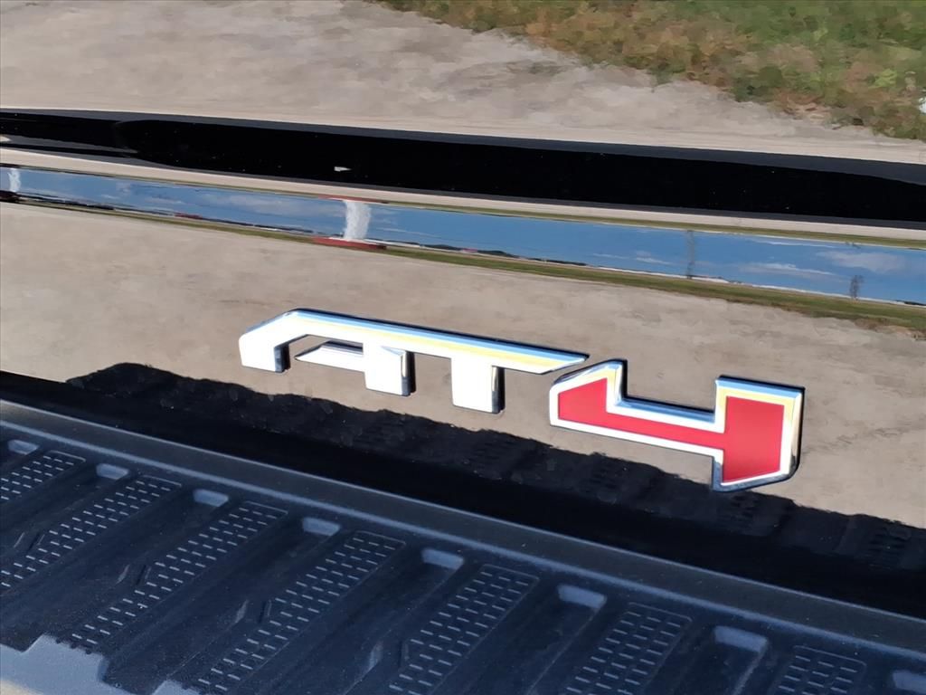 2025 GMC Sierra 2500HD AT4 - 11