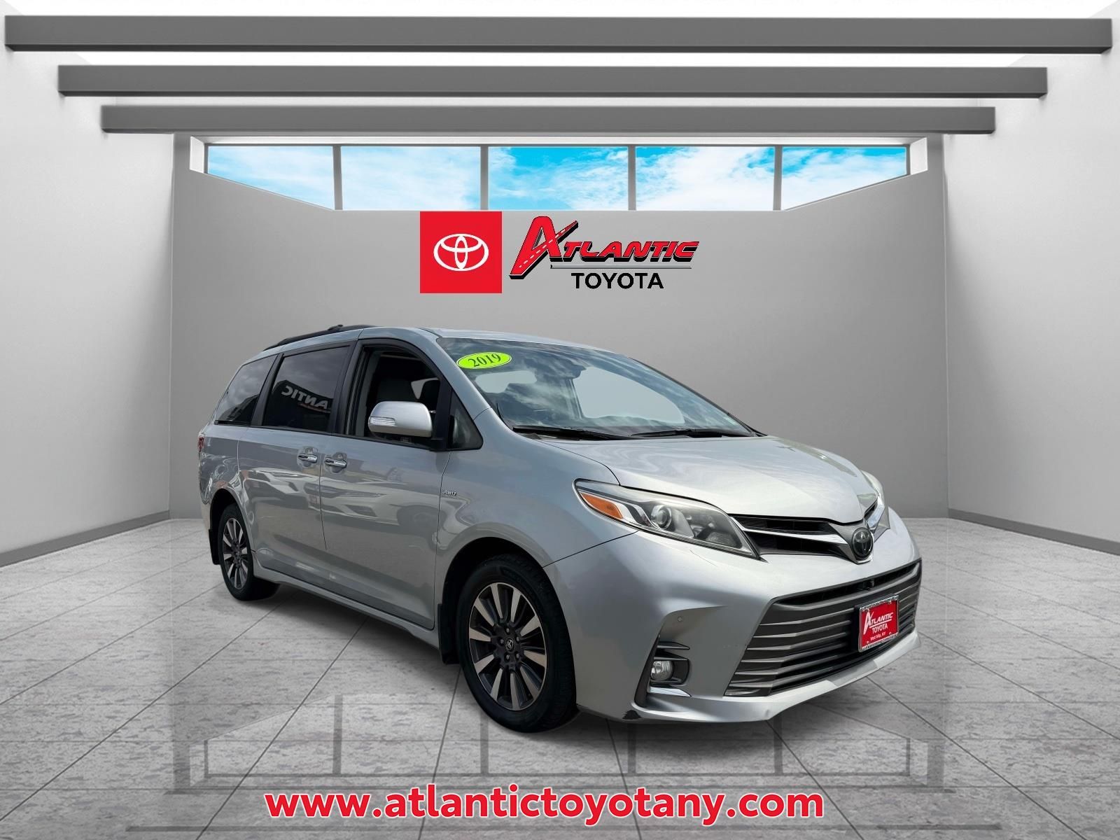 2019 Toyota Sienna Limited V6 AWD 7-Passenger's photo