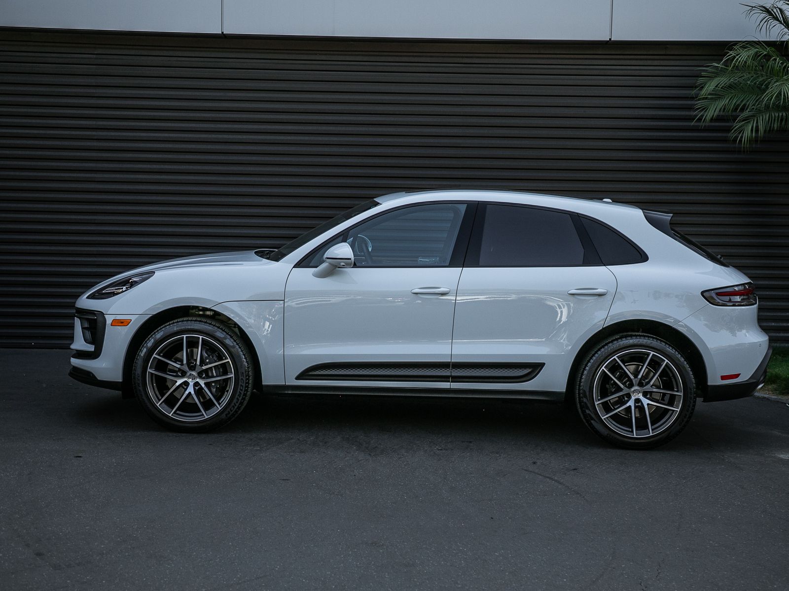 2025 Porsche Macan's photo