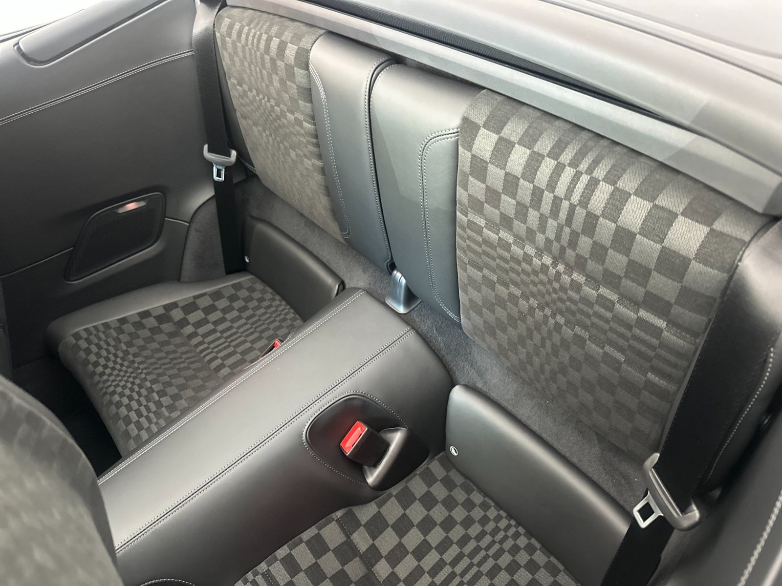 2026 Porsche 911 Spirit 70 — full photo 13 of 26