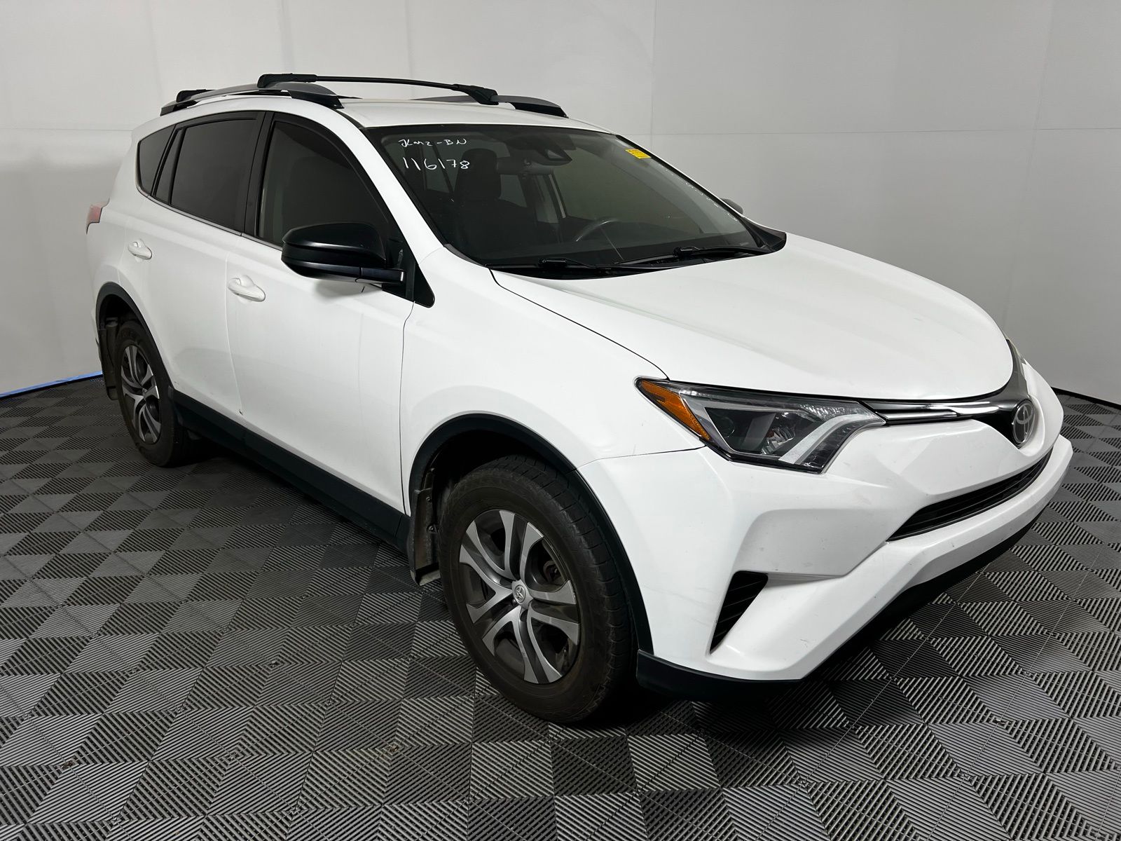 Thumbnail: 2017 Toyota RAV4 - 3