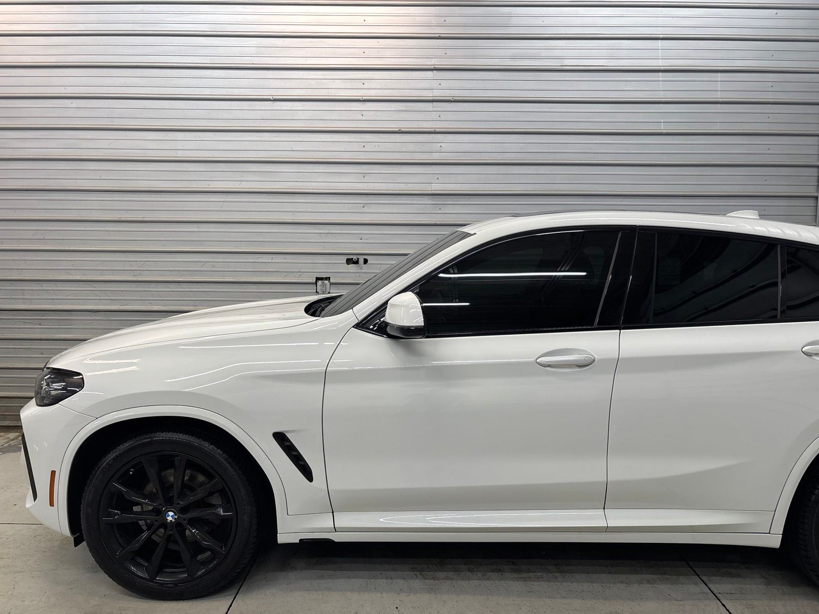 2023 BMW X4 xDrive30i - Image 3