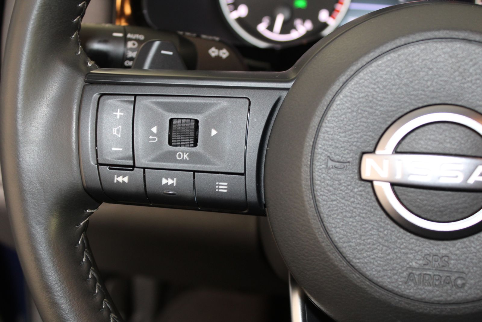 Used 2025 Blue Nissan SV image 31