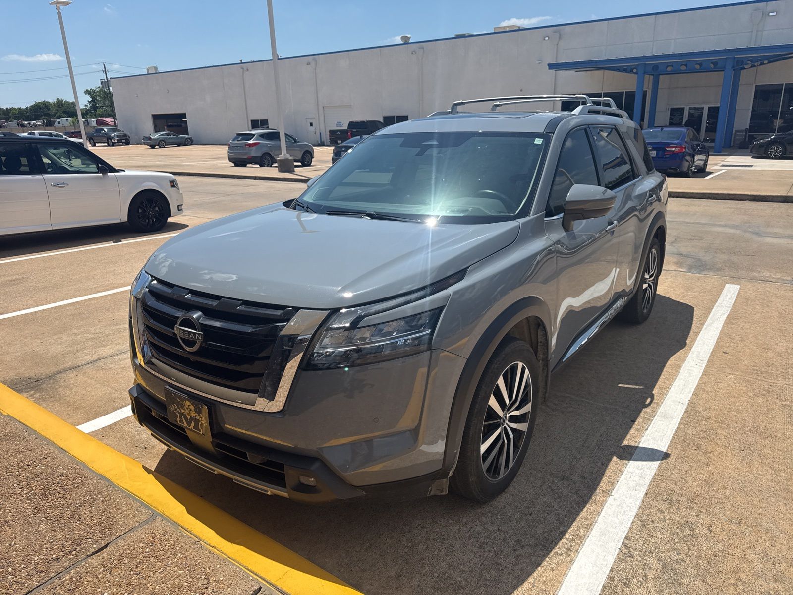 View vehicle photo 3