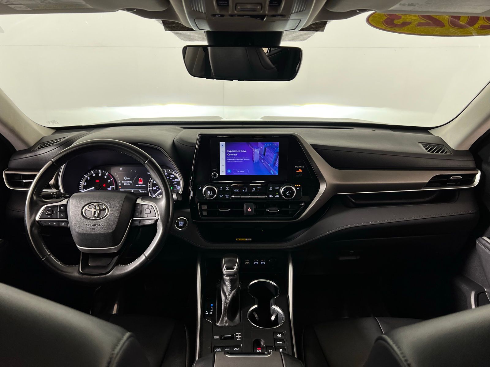 Thumbnail: 2023 Toyota Highlander - 26