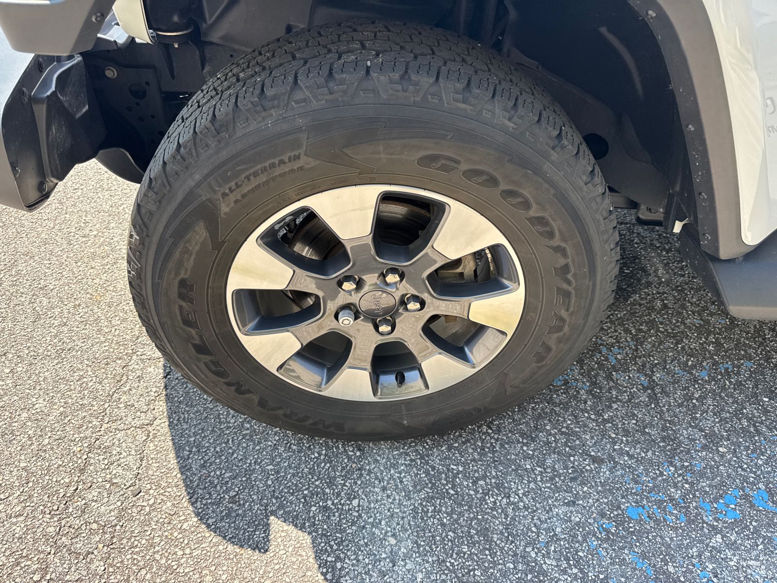 Used 2022 White/off-white Jeep Unlimited Sahara image 11