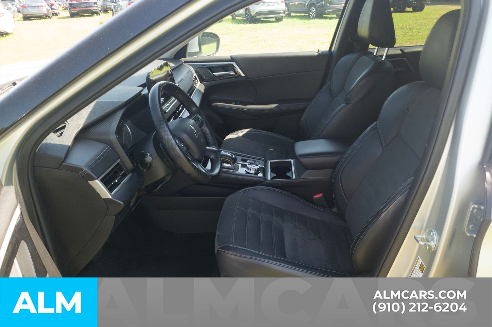 Used 2024  Mitsubishi SE image 7