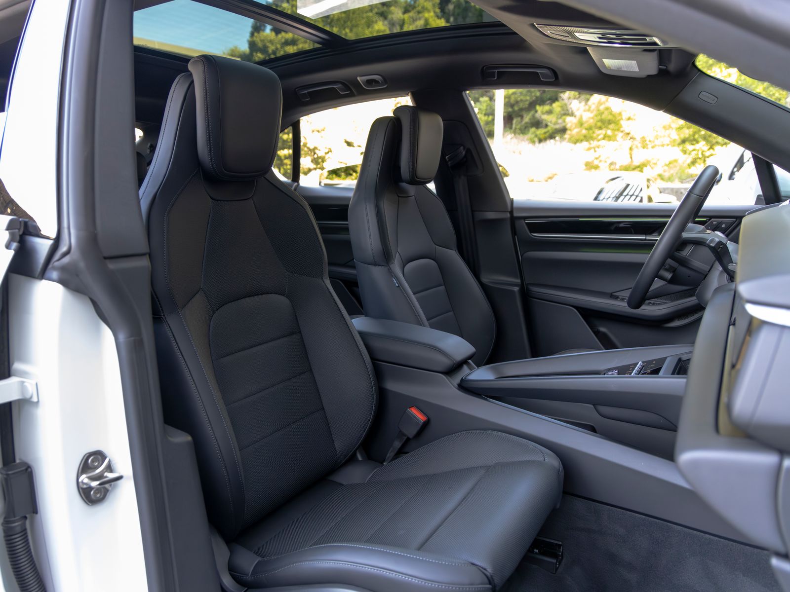 2025 Porsche Macan Base - Photo 56