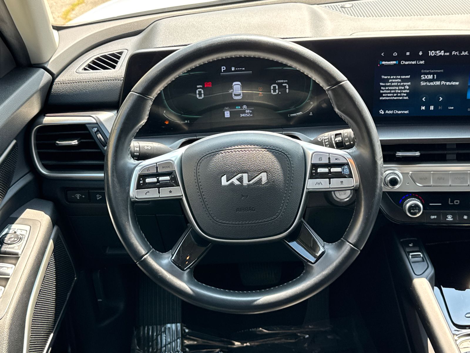 Used 2023 White Kia S image 23