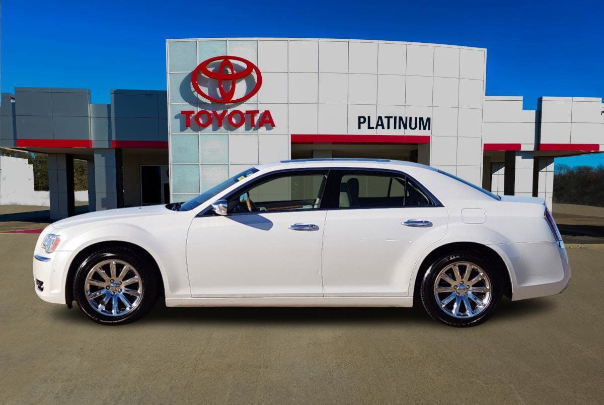 2013 Chrysler 300C Base 3