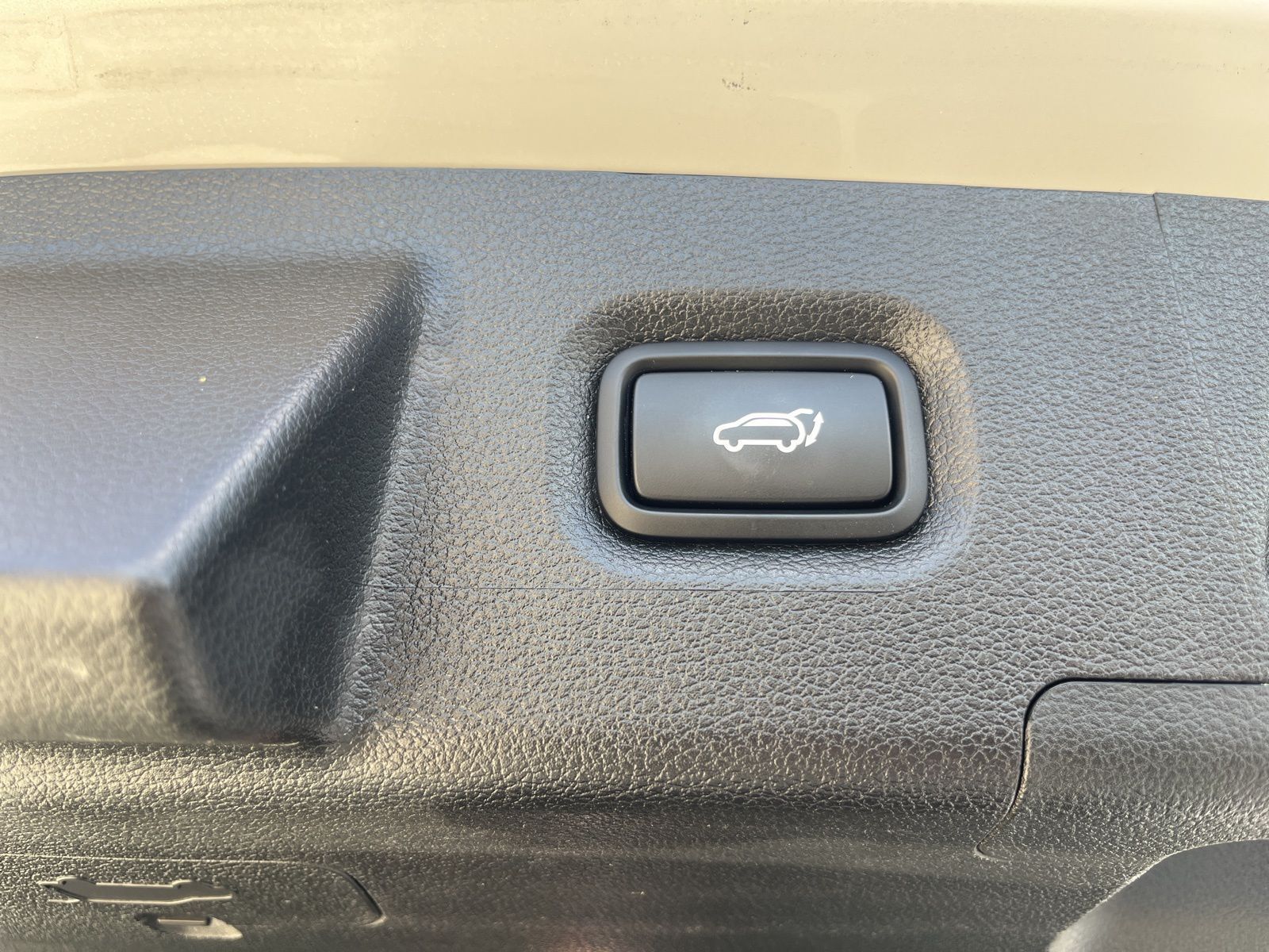 Used 2021 Shimmering Silver Hyundai Limited image 7