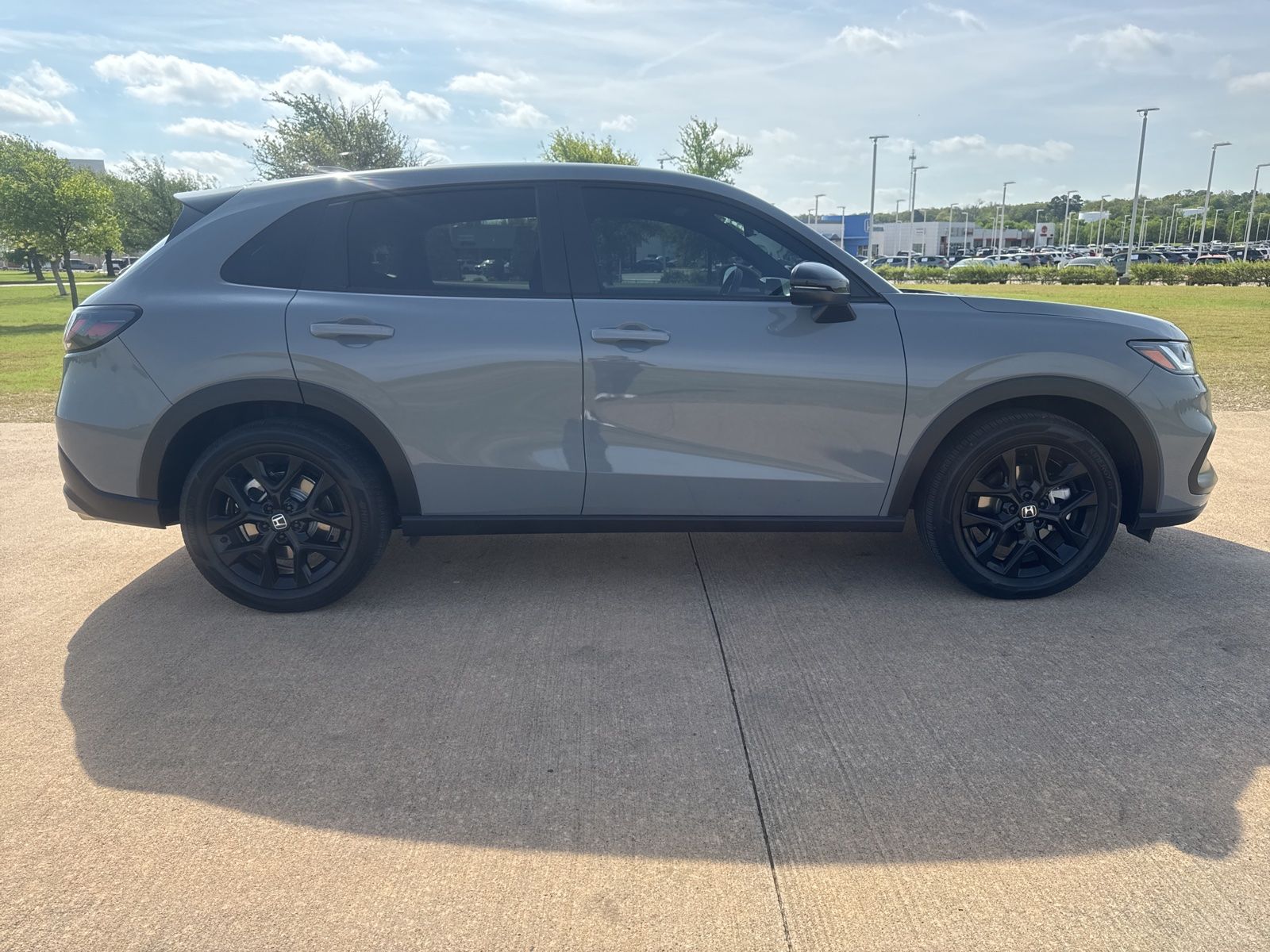 View vehicle photo 6