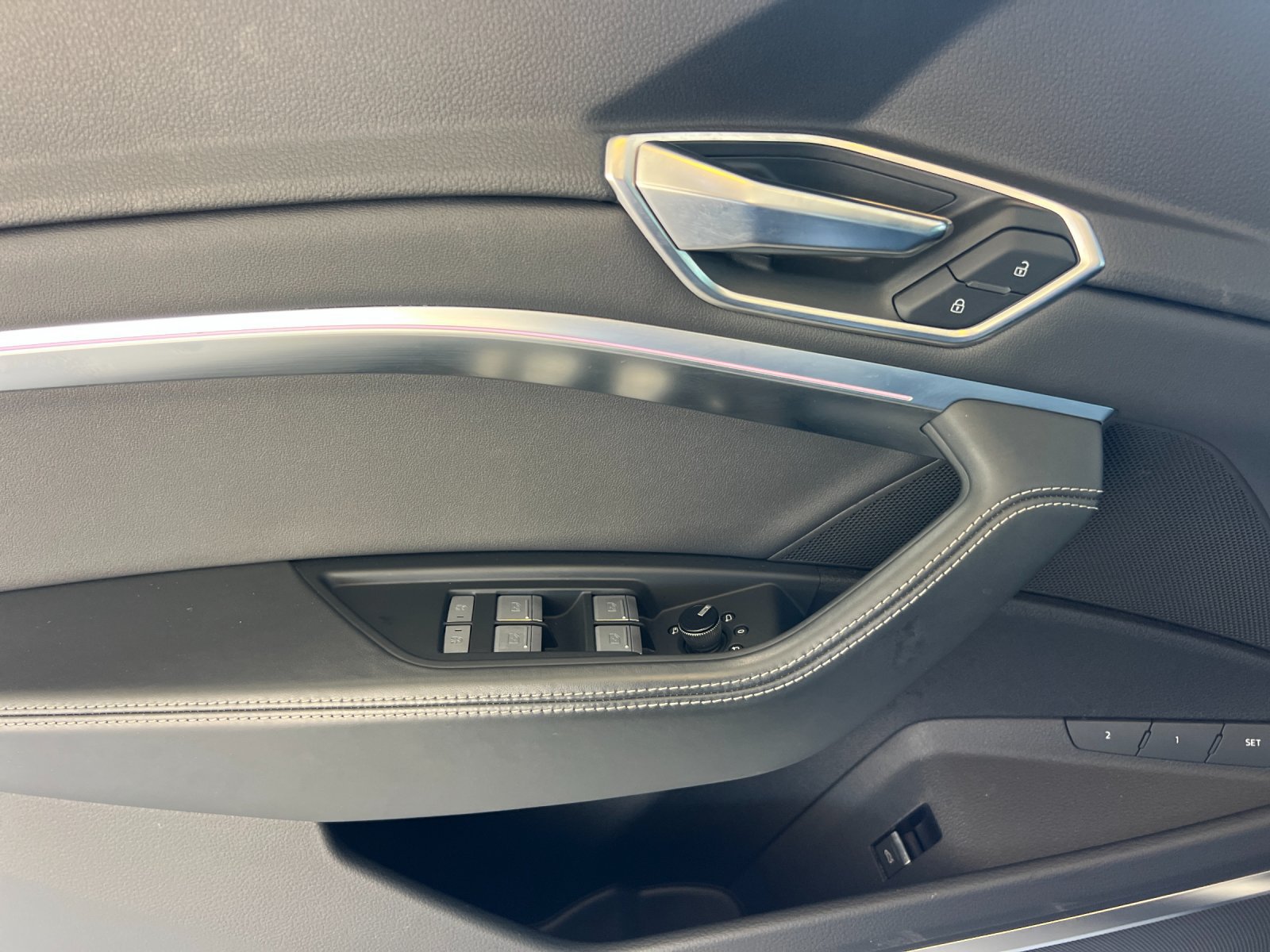 2024 Audi Q8 e-tron Prestige — foto completa 11 de 29