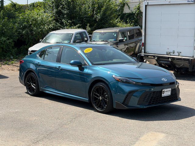 2026 Toyota Camry SE FWD